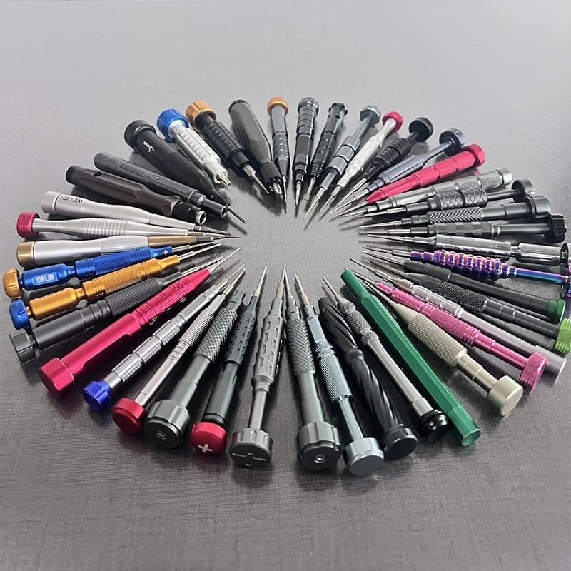 Disassemble the aluminum alloy screwdriver handle for mobile phones